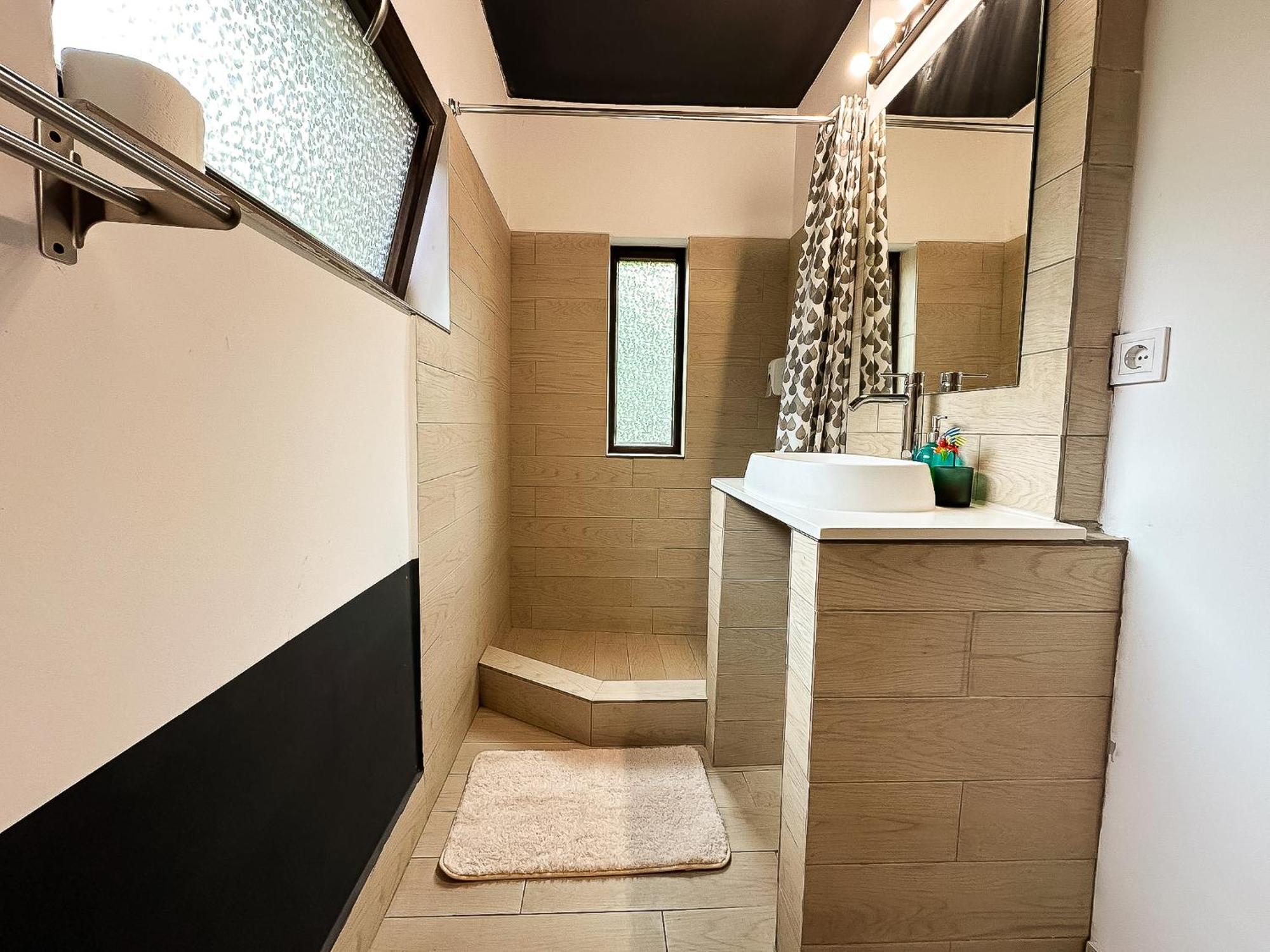 The Bridge - Central Studio With Free Parking Craiova Eksteriør bilde